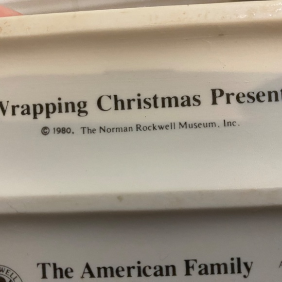 Norman Rockwell Porcelain Figure 1980 Wrapping Christmas Presents made in Japan - Picture 10 of 10